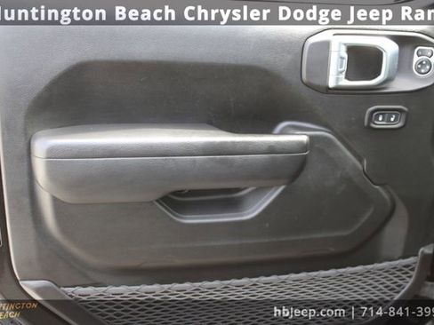 Used 2022 Jeep Gladiator Mojave image 16