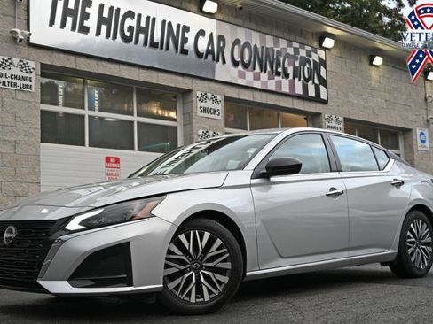 Used 2024 Nissan Altima 2.5 SV image 1