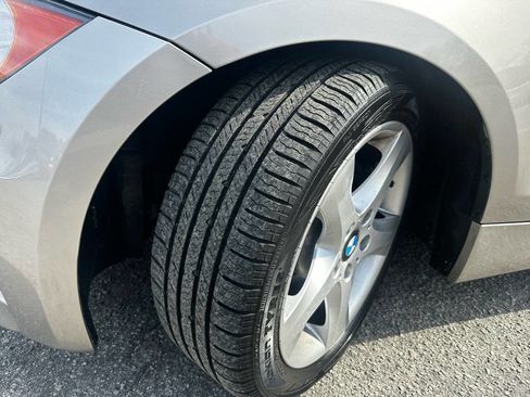 Used 2010 BMW 135i Convertible image 30