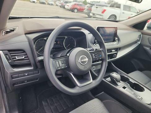 Used 2023 Nissan Rogue SV image 11