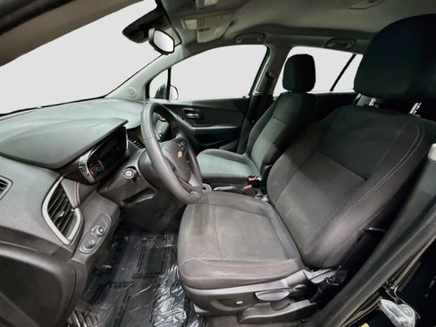 Used 2019 Chevrolet Trax LS AWD/4WD image 22