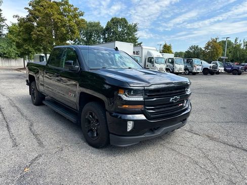 Used 2017 Chevrolet Silverado 1500 LT w/ Midnight Edition AWD/4WD image 7