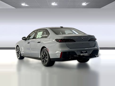 New 2026 BMW 740i image 3