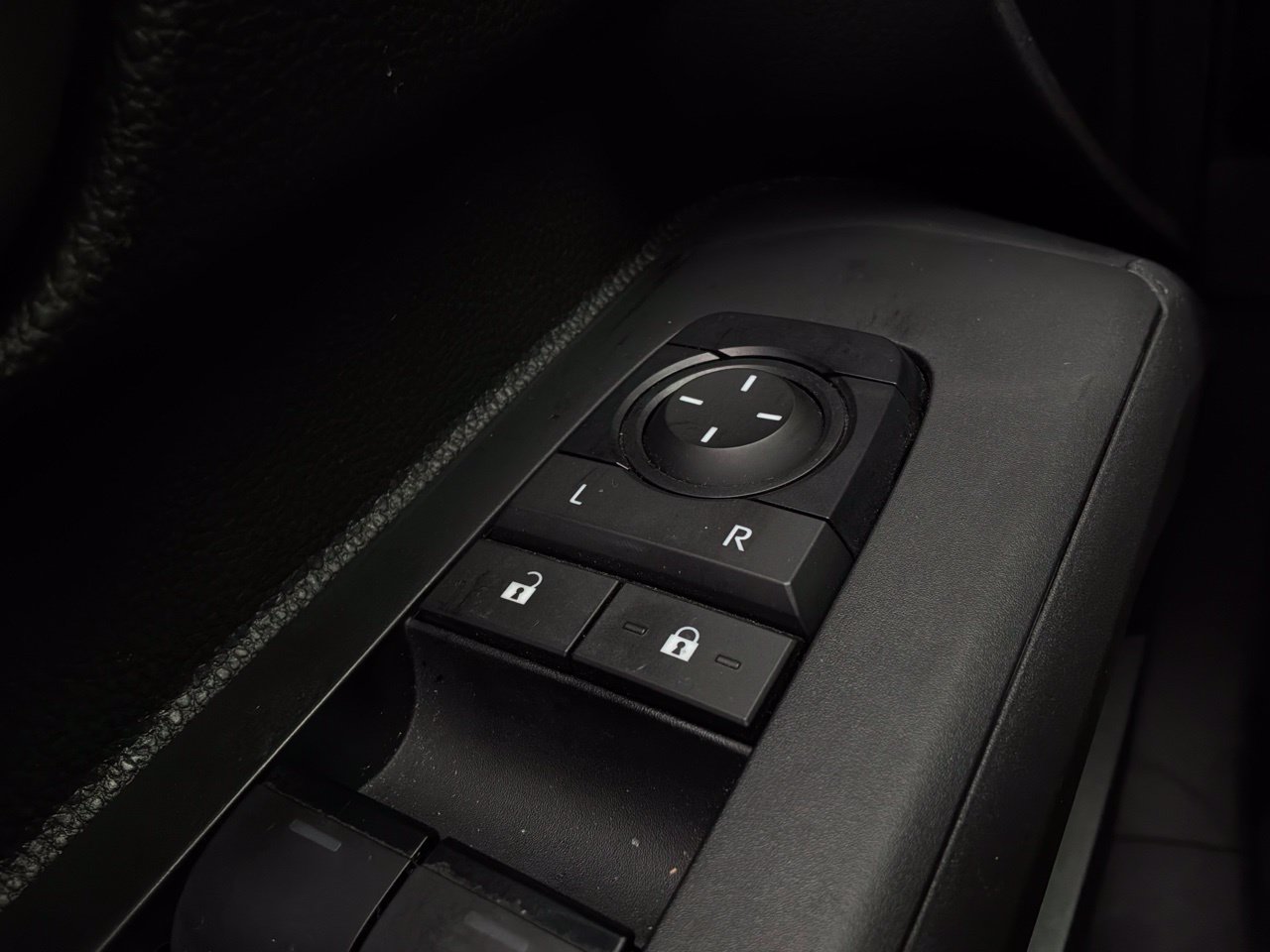 Used 2024 Toyota Tacoma TRD Sport w/ TRD Sport Premium Package AWD/4WD image 32