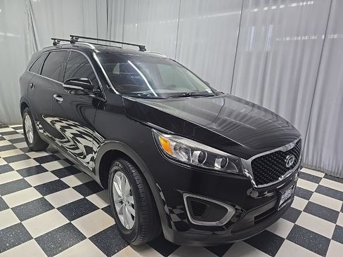 Used 2017 Kia Sorento AWD image 3