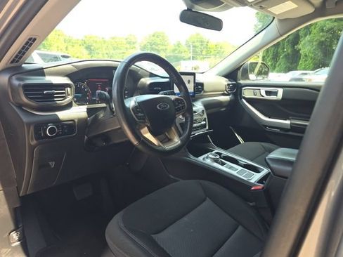 Used 2023 Ford Explorer XLT RWD image 26