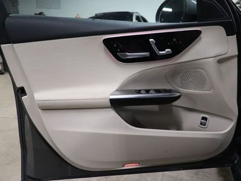 Used 2023 Mercedes-Benz C 300 Sedan image 9