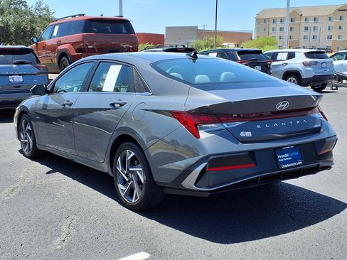 Certified 2024 Hyundai Elantra Limited FWD image 3