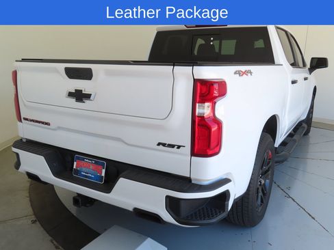 Used 2021 Chevrolet Silverado 1500 RST w/ Redline Edition AWD/4WD image 3