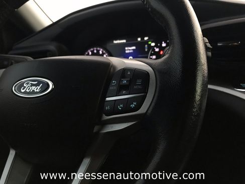 Used 2022 Ford Explorer XLT image 37