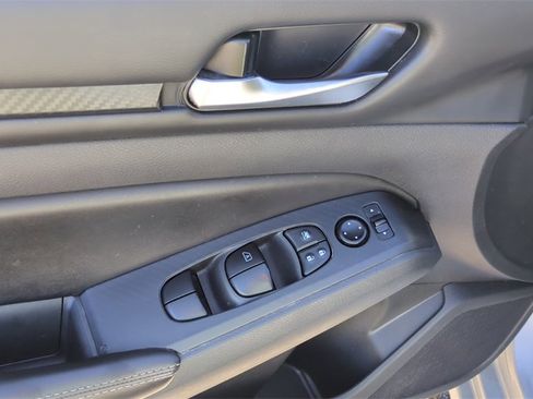 Used 2024 Nissan Altima 2.5 SV image 12