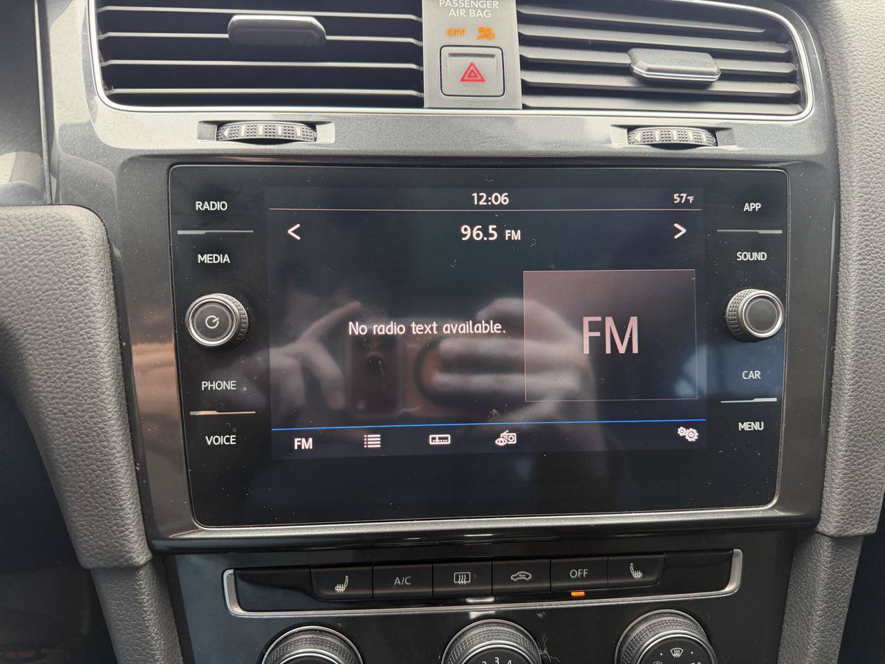 Used 2019 Volkswagen Golf S FWD image 18