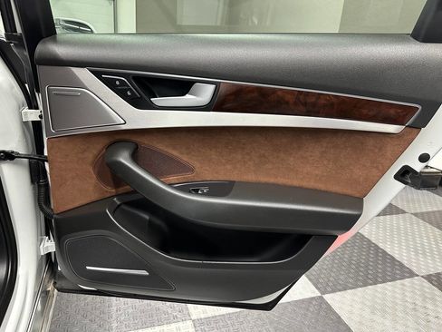 Used 2013 Audi A8 4.0T w/ Convenience Pkg image 21