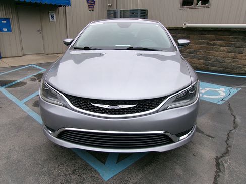 Used 2016 Chrysler 200 Limited w/ Convenience Group image 3