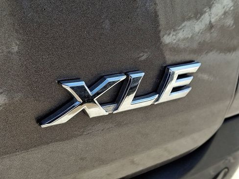 Used 2021 Toyota Sienna XLE image 31