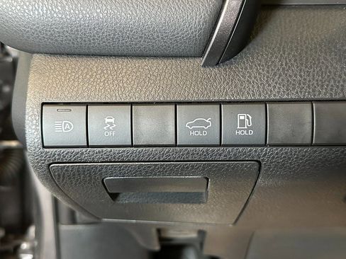 Used 2022 Toyota Camry SE image 16