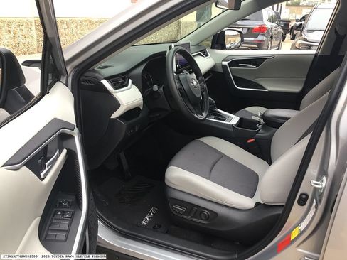 Used 2023 Toyota RAV4 XLE FWD image 12