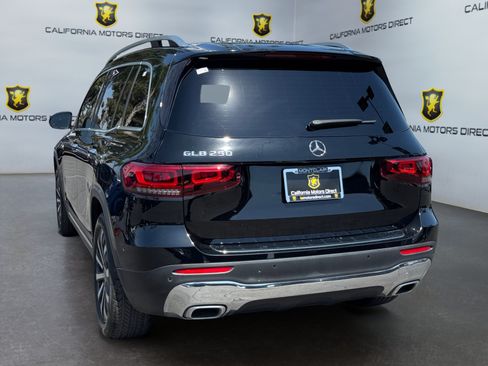 Used 2022 Mercedes-Benz GLB 250 w/ Premium Package Lite image 3