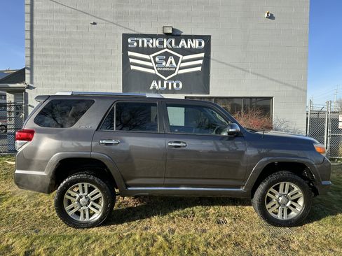 Used 2011 Toyota 4Runner Limited image 5