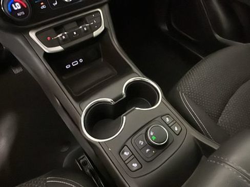 Used 2023 GMC Terrain SLE w/ Driver Convenience Package FWD image 21