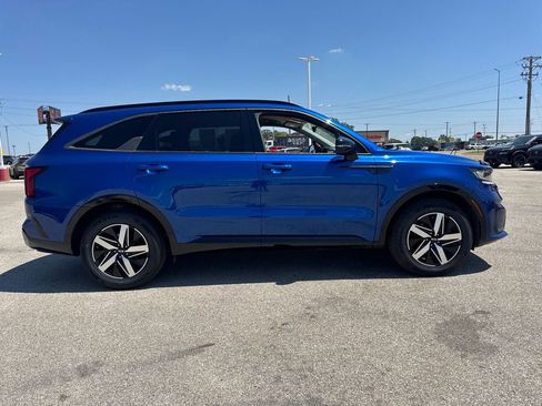 Used 2021 Kia Sorento S FWD image 9