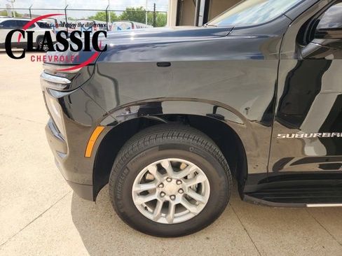 Used 2025 Chevrolet Suburban LS image 10