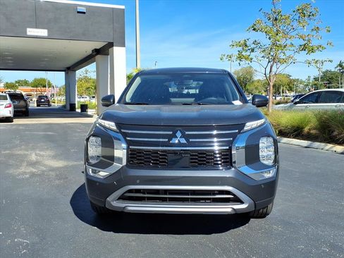 New 2025 Mitsubishi Outlander SE image 8