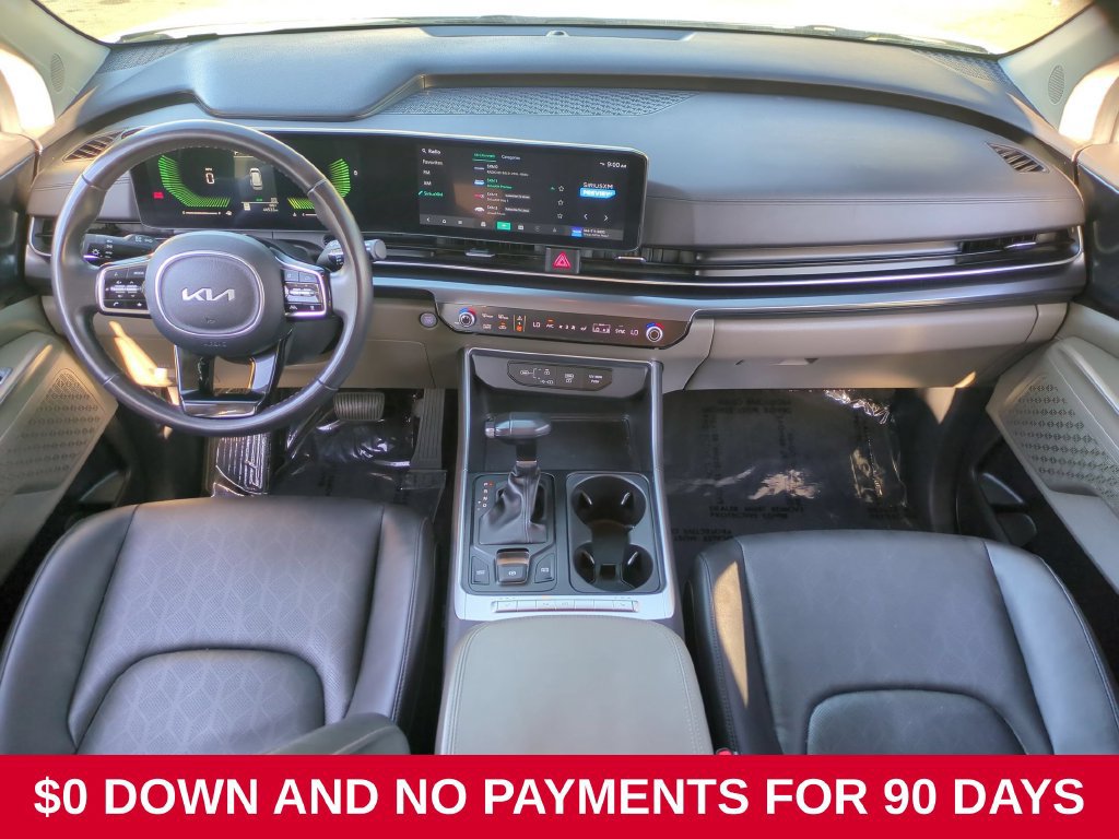Used 2025 Kia Carnival FWD image 23