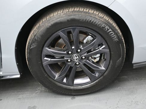 Used 2025 Toyota Sienna XSE image 38