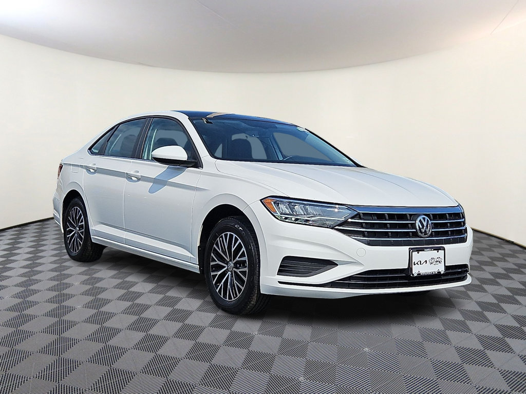 Used 2021 Volkswagen Jetta SE FWD image 1