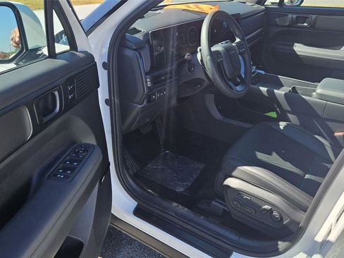 Used 2024 Hyundai Santa Fe Calligraphy image 9