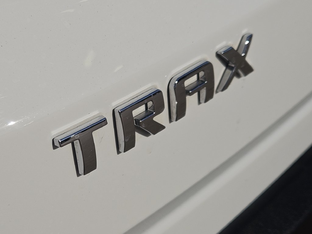 Used 2025 Chevrolet Trax LT w/ LT Convenience Package FWD image 11