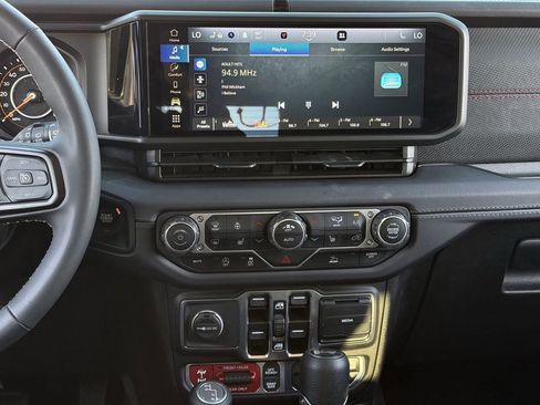 Used 2025 Jeep Wrangler Unlimited Rubicon w/ Convenience Group image 16