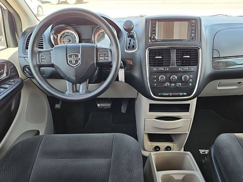 Used 2016 Dodge Grand Caravan SE w/ Quick Order Package 29E SE FWD image 18