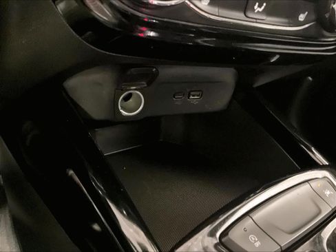 Used 2025 Chevrolet Trax LT w/ LT Convenience Package image 26