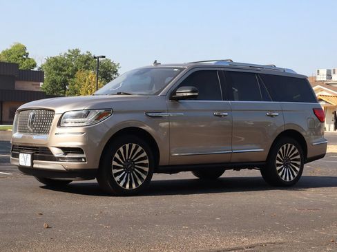 Used 2018 Lincoln Navigator Reserve w/ Technology Package AWD/4WD image 11