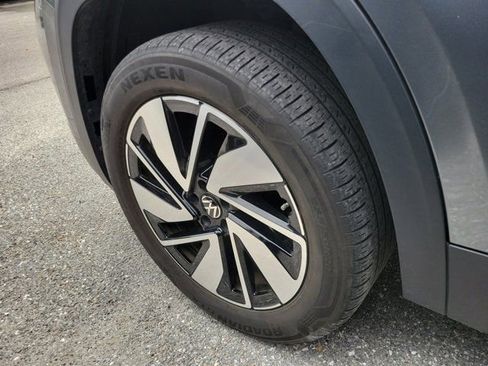 Used 2025 Volkswagen Atlas SE image 8