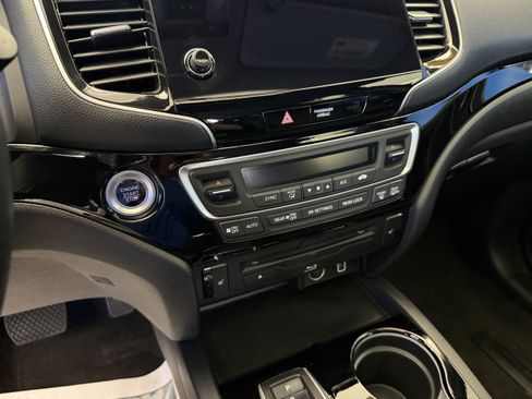 Used 2020 Honda Pilot Touring image 22