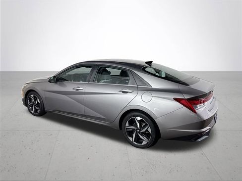 Used 2023 Hyundai Elantra Limited w/ Preferred Accessory Package FWD image 8
