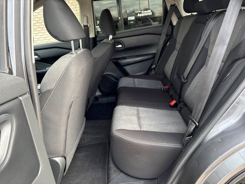 Used 2025 Nissan Rogue SV image 4