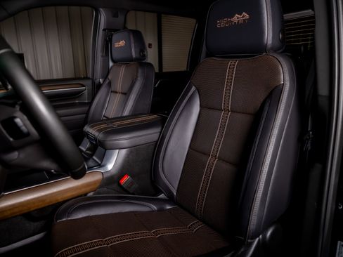 Used 2025 Chevrolet Silverado 2500 High Country w/ High Country Premium Package image 4