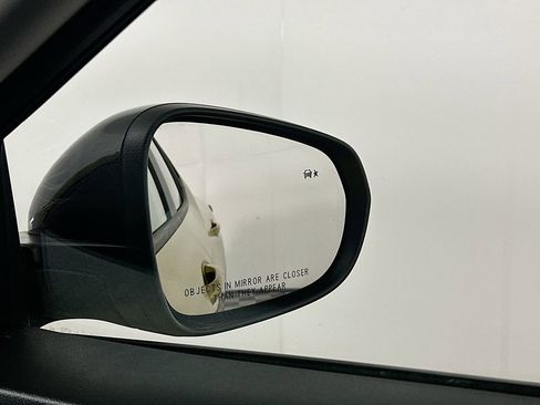 Used 2024 Chevrolet Trax ACTIV w/ Sunroof Package image 24