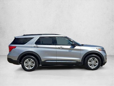 Used 2023 Ford Explorer XLT w/ Equipment Group 202A image 4