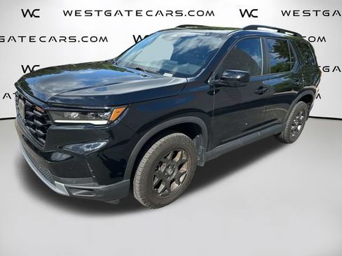 Used 2025 Honda Pilot TrailSport image 1