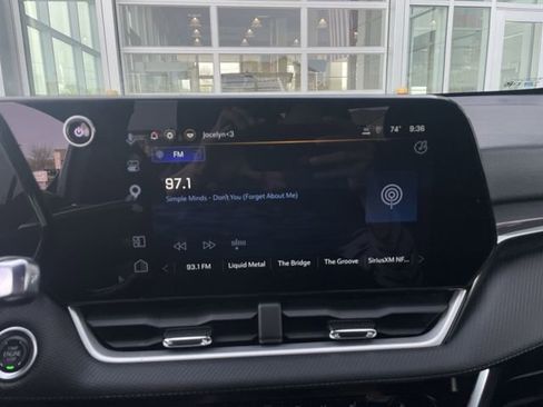 Used 2025 Chevrolet Equinox LT FWD image 22