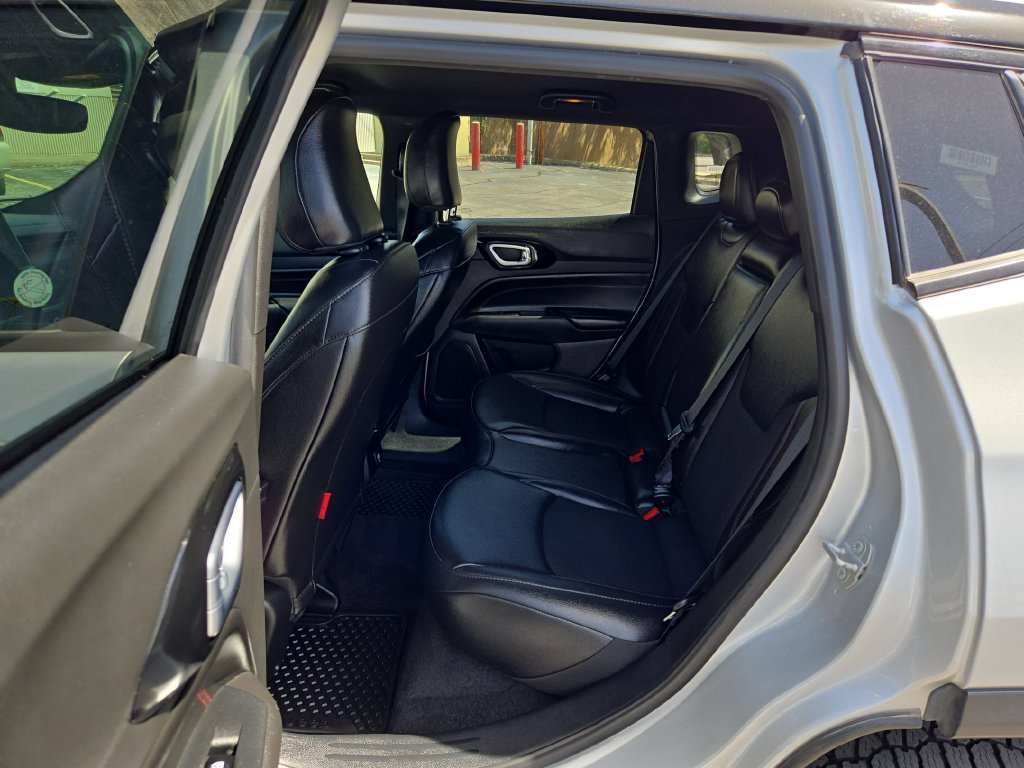 Used 2025 Jeep Compass Trailhawk AWD/4WD image 17