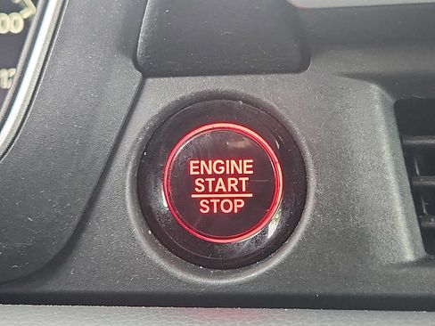 Certified 2025 Honda Pilot Sport image 23