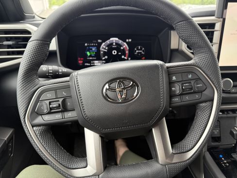 New 2026 Toyota Tundra Limited AWD/4WD image 33