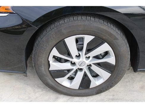 Used 2024 Nissan Altima 2.5 S image 8