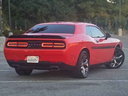 Used 2016 Dodge Challenger SXT w/ Driver Convenience Group RWD image 22